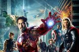 6. O něco úspěšnější premiéru měl první díl Avengers, který šel do kin o tři roky dřív. Režisér Joss Whedon a herecké tváře jako Robert Downey Jr. nebo Scarlett Johansson vydělali během prvního víkendu celosvětově 392,5 milionu dolarů.