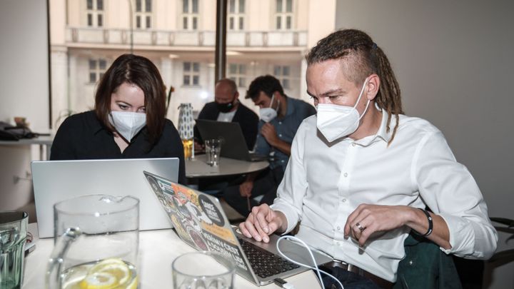 Česko zaostává. Inspiraci můžeme najít třeba už i v Albánii, řekl šéf Pirátů Bartoš