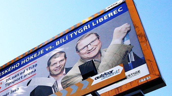 Billboardy, na kterých je vyobrazen primátor Liberce Jiří Kittner a lídr ODS do krajských voleb Radim Zika jsou dvakrát větší, než město povolilo