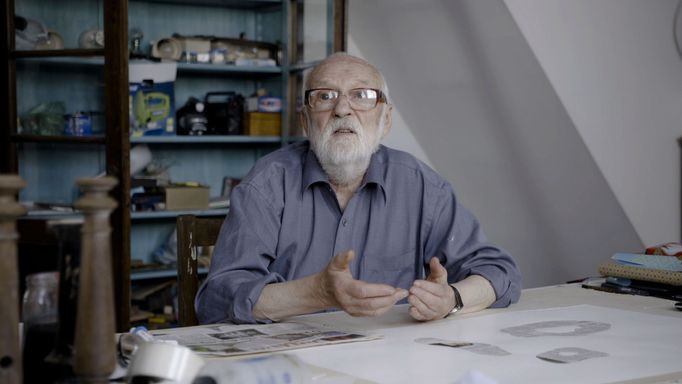 Jan Švankmajer na snímku z Alchymické pece.