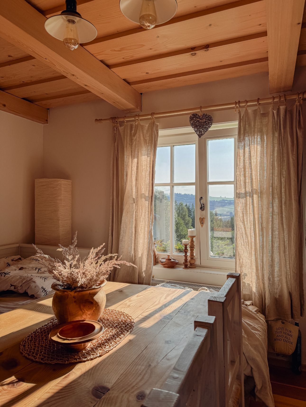 chalupa, les, bydlení, příběh, interiér, exteriér, příroda, chata