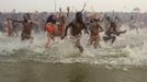 Naga sadhus or Hindu holymen attend the first "Shahi Snan" (grand bath) at the ongoing "Kumbh Mela", or Pitcher Festival, in the northern Indian city of Allahabad January 14, 2013. Upwards of a million elated Hindu holy men and pilgrims took a bracing plunge in India's sacred Ganges river to wash away lifetimes of sins on Monday, in a raucous start to an ever-growing religious gathering that is already the world's largest. REUTERS/Jitendra Prakash (INDIA - Tags: RELIGION SOCIETY) TEMPLATE OUT Published: Led. 14, 2013, 8:43 dop.