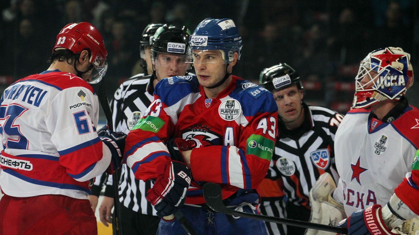 Hokej, KHL, Lev Praha - CSKA Moskva: Tomáš Surový -  Densi Denisov (vlevo) a Rastislav Staňa