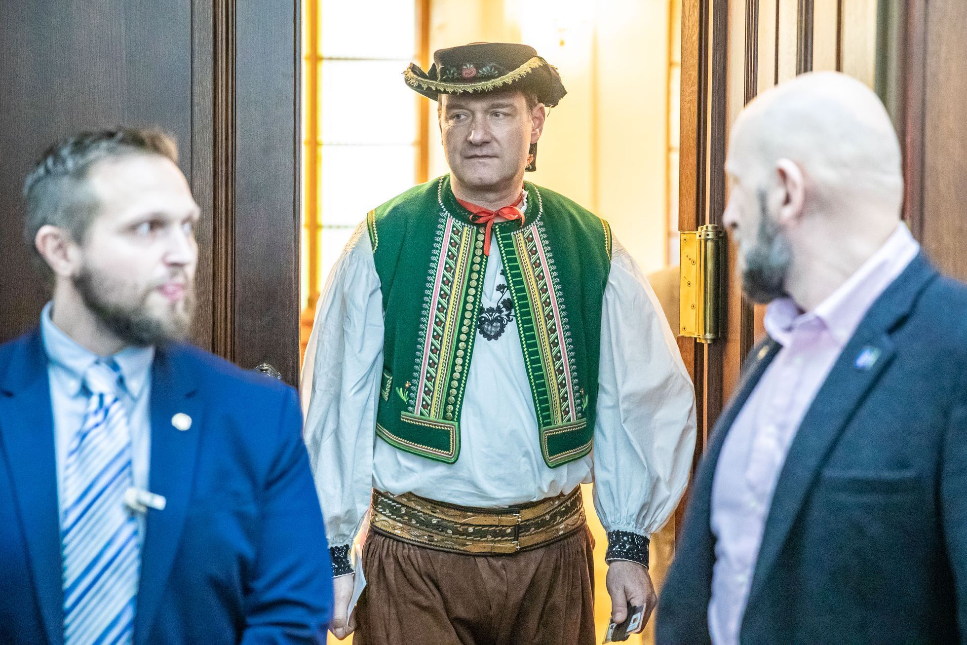 Radek Vondráček - Výstava krojů v poslanecké sněmovně, na kterou dorazili někteří poslanci a poslankyně v krojích