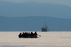 Turci zadrželi 330 migrantů, kteří chtěli doplout do Evropy přes Řecko