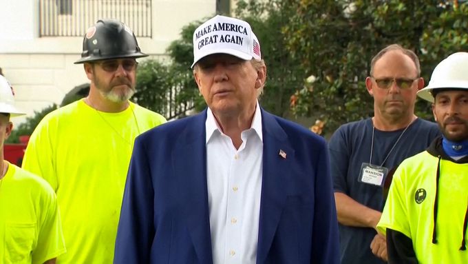 "Je pozdě spolu hovořit," řekl Trump k situaci s Íránem