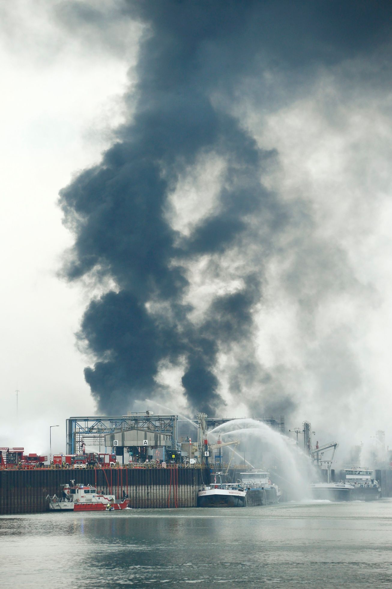 Výbuch a požár v chemičce společnosti BASF v německém Ludwigshafenu