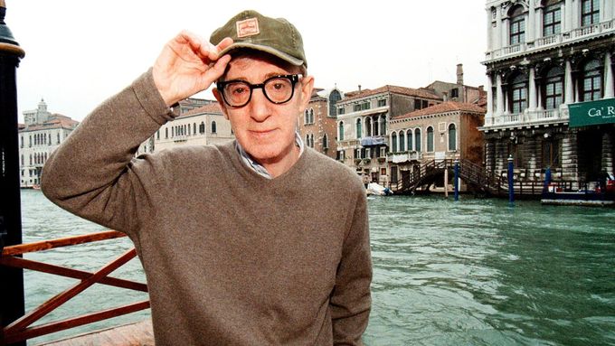 Woody Allen v Benátkách roku 2001 při premiéře filmu Prokletí žlutozeleného škorpióna.