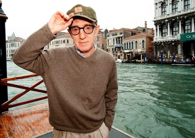 Woody Allen v Benátkách roku 2001 při premiéře Prokletí žlutozeleného škorpióna.