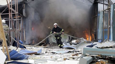 Tržiště v Doněcku bylo zasaženo dělostřeleckou palbou