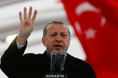 Turecko směřuje k prezidentskému systému. Parlament učinil krok ke změně ústavy ve prospěch Erdogana