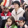 Dva a půl roku drolení Sýrie: Asma Asadová se syny