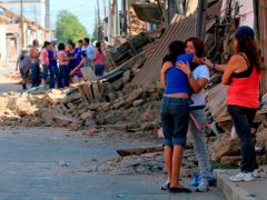 Zničené domy ve městě Talca, 300 kilometrů jižně od Santiaga.