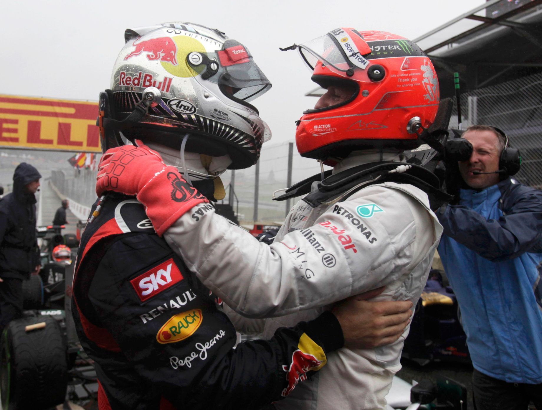 Sebastian Vettel, Red Bull a Michael Schumacher, Mercedes