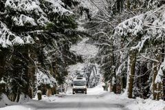 Sníh komplikuje dopravu na západě a severozápadě Čech, na celém území hrozí náledí