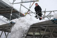 Liberec hlásí kalamitu. Sněží deset dní v kuse