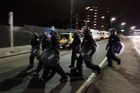 Británie si vydechla, výtržníky rozehnala policie