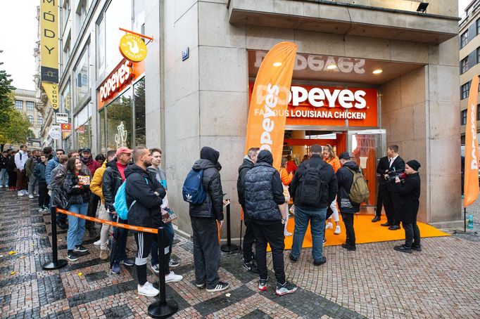 Otevření prvního amerického fastfoodového řetězce Popeyes v Česku, na Václavském náměstí, 3. 11. 2023.