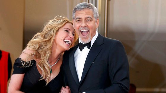 Obrazem: George Clooney s manželkou Amal oslnili Cannes, úsměvy rozdávala i Julia Roberts