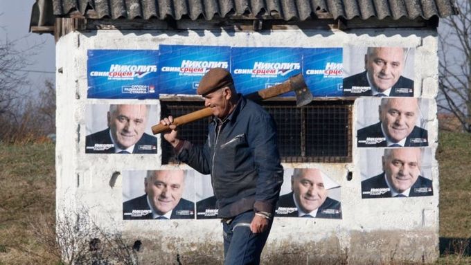 An elderly man passes by a shack pasted with pre-election posters of Serbia's ultra-nationalist Radical Party acting leader Tomislav Nikolic in the village of Jakovo, west from Belgrade January 16, 2008. Presidential elections in Serbia are scheduled for January 20. REUTERS/Ivan Milutinovic (SERBIA)