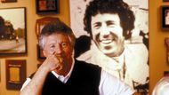 Jako skutečně pilot "renesančního rozletu" se Andretti neztratil ani v Le Mans. Se synem Michaelem a Francouzem Alliotem skončil za volantem Porsche 956 roku1983 třetí. O dvanáct později dokonce v Courage C34-Porsche sahal s Bobem Wollekem a Ericem Hélarym z Francie po vítězství. Nakonec bylo toto trio se ztrátou jednoho kola druhé.
