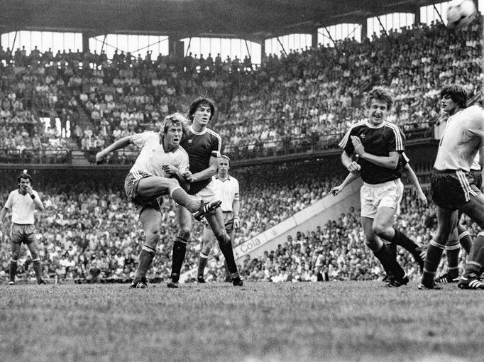 Sparta vs. Bohemka 6.9.82. Dobové fotografie z fotbalové sezóny mezi lety 1982 a 1983, kdy FC Bohemians Praha 1905 získal mistrovský titul v československé lize.