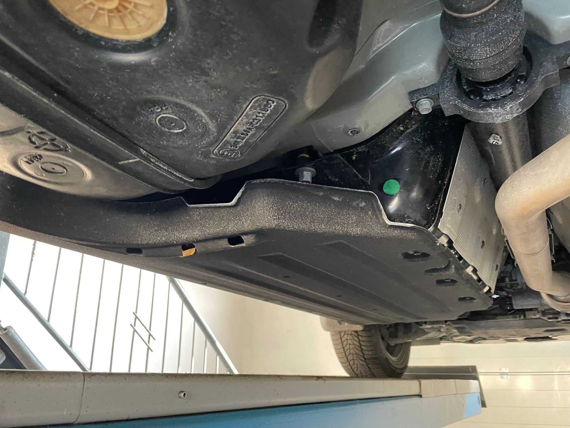 Podvozek, Kia Sorento, plug-in hybrid, auto na zvedáku, autoservis