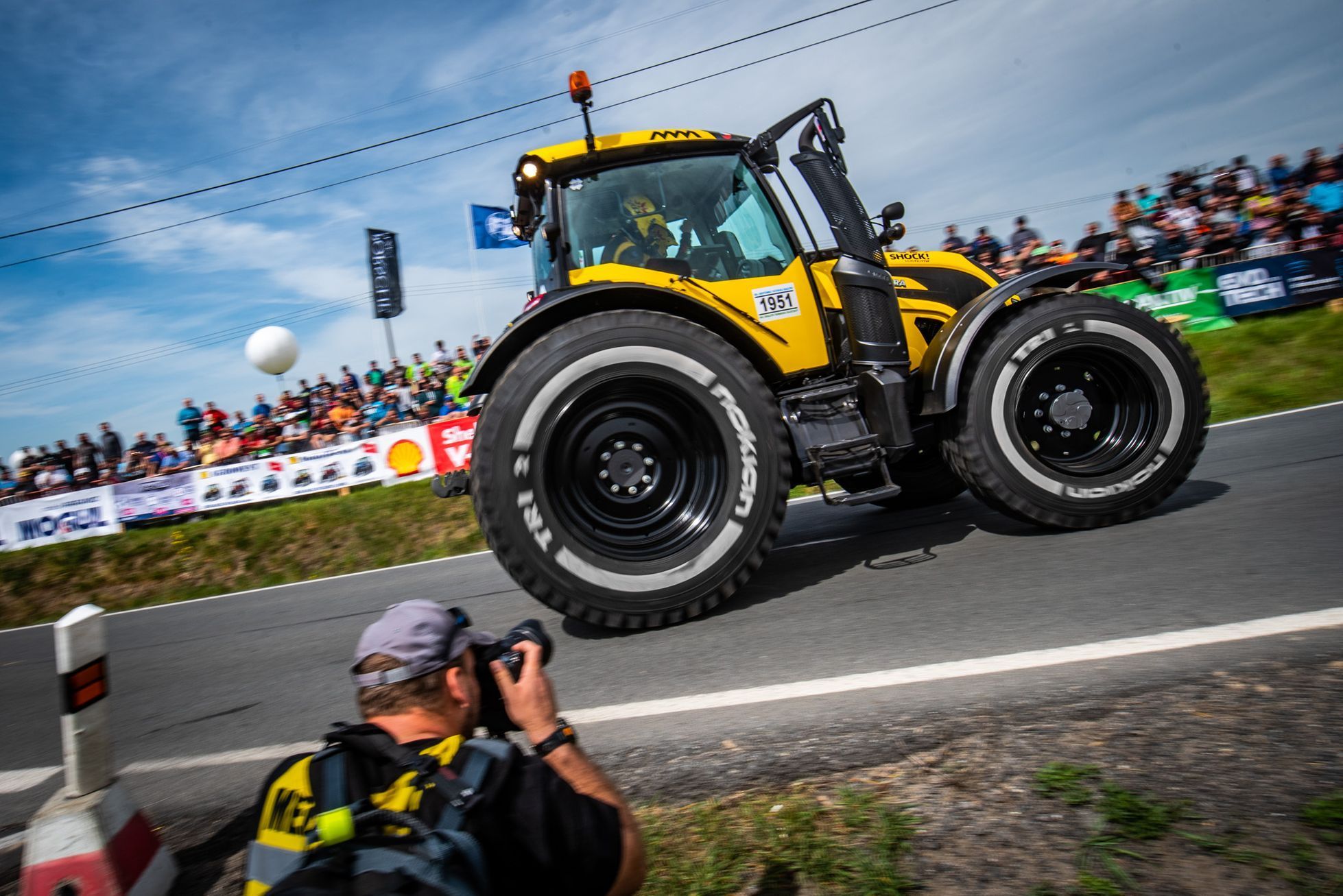 Martin Macík na traktoru při Rallye Šumava Klatovy 2019