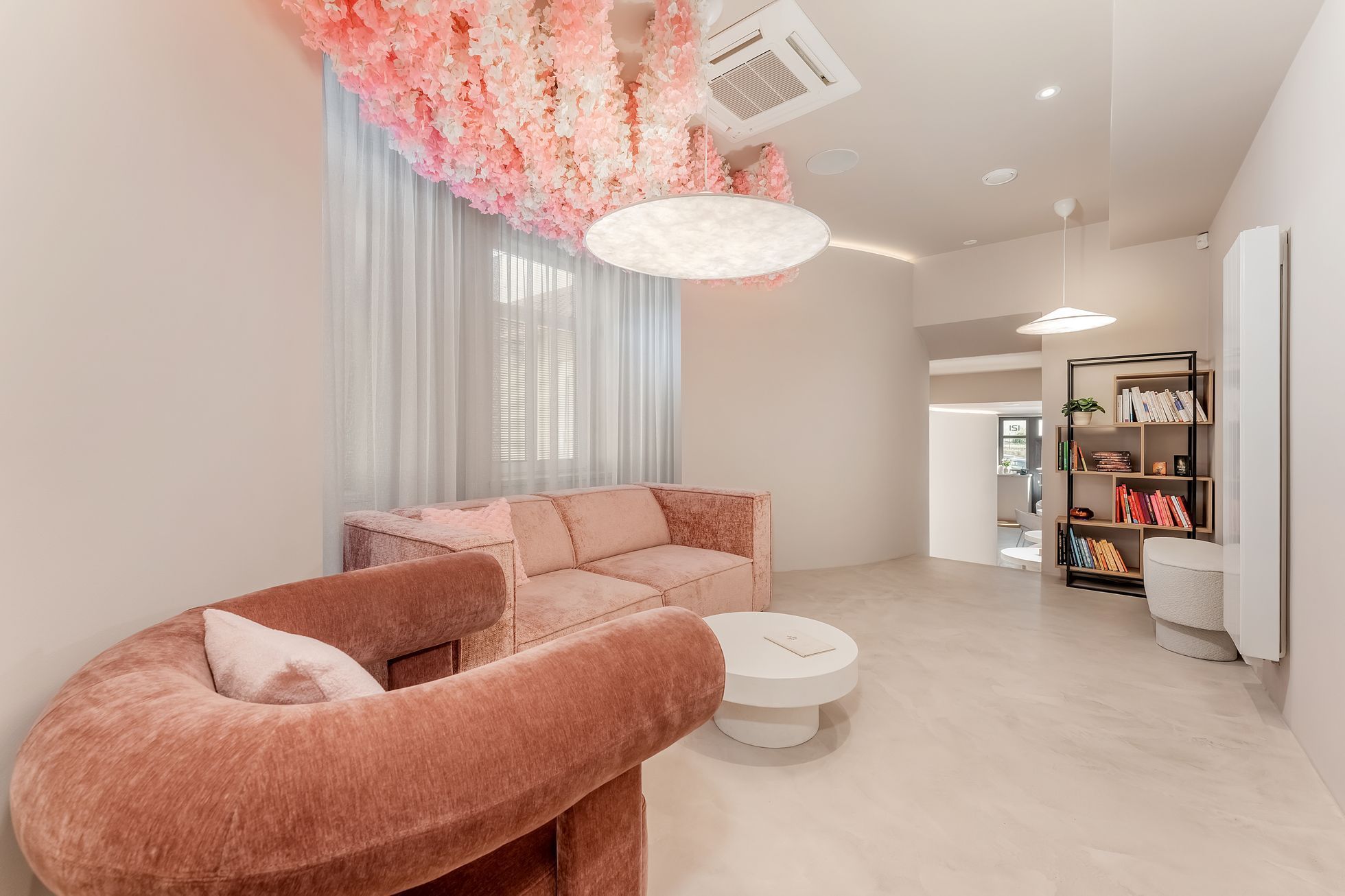 Sakura, kavárna, feng šuej, interiér, architektura, design