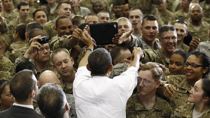 Prezident Obama mezi vojáky v Afghánistánu.