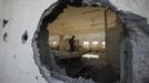 A Palestinian inspects a mosque damaged in an Israeli air strike in Beit Hanoun in the northern Gaza Strip November 16, 2012. Egypt opened a tiny window to emergency peace diplomacy in Gaza on Friday, but hopes for even a brief ceasefire while its prime minister was inside the bombarded enclave to talk to leaders of the Islamist Hamas movement were immediately dashed. REUTERS/Suhaib Salem (GAZA - Tags: CIVIL UNREST MILITARY POLITICS TPX IMAGES OF THE DAY RELIGION) Published: Lis. 16, 2012, 12:14 odp.