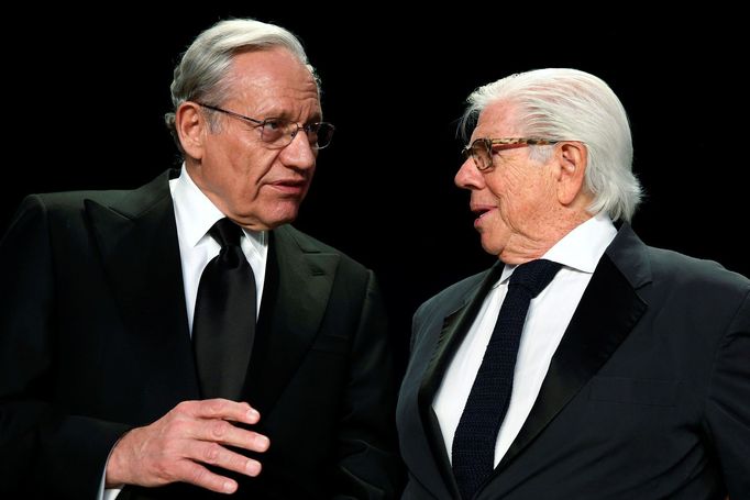 Novináři listu Washington Post Bob Woodward (vlevo) a Carl Bernstein na archivním snímku z roku 2017.