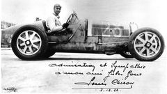 Louis Chiron v Bugatti T 51 na vlastnoručně podepsané pohlednici z roku 1932