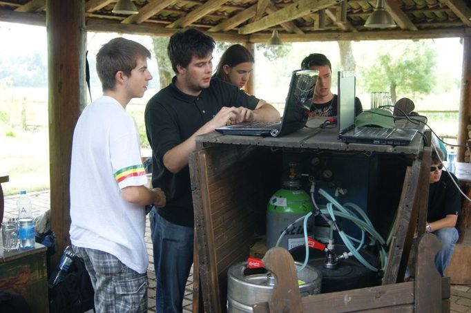 SPŠ strojní a stavební v Táboře vytvořila ustavující rekord ve výrobě elektrické energie lidskou silou za 24 hodin.