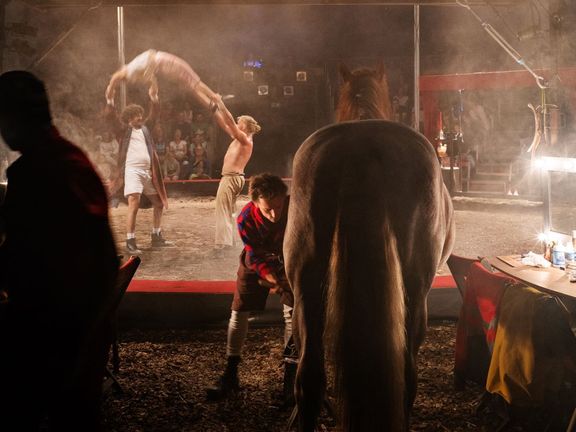 Snímek z inscenace Saison du Cirque francouzského Cirque Aïtal.