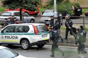 Ozbrojený muž v Bratislavě zabíjel