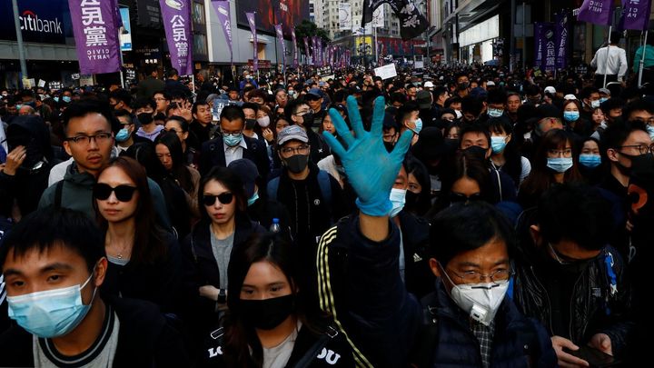 V Hongkongu vypukl největší protest za celé týdny. Lidé volají po splnění požadavků