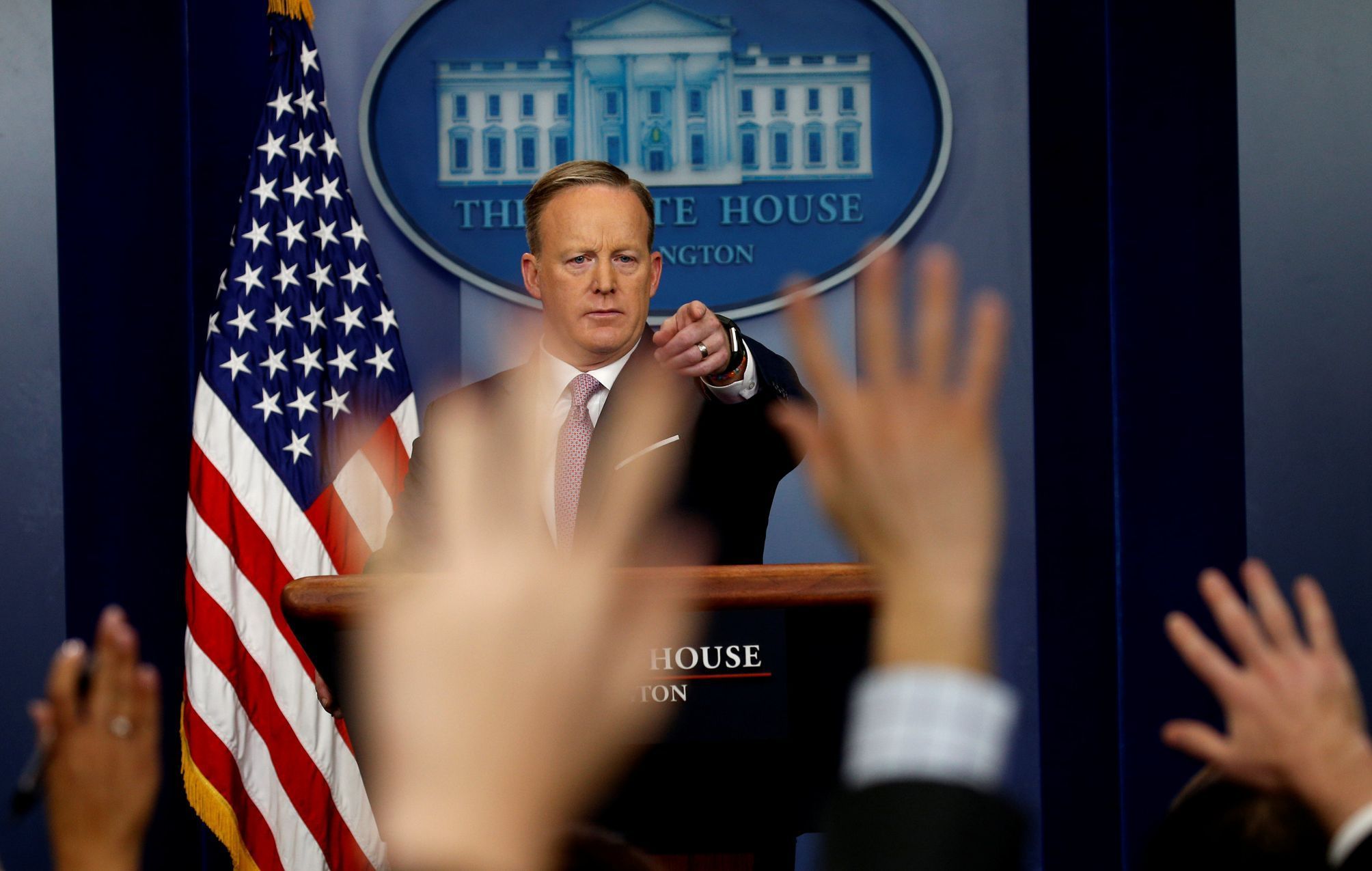 Sean Spicer mluvčí Bílého domu tisková konference média novináři