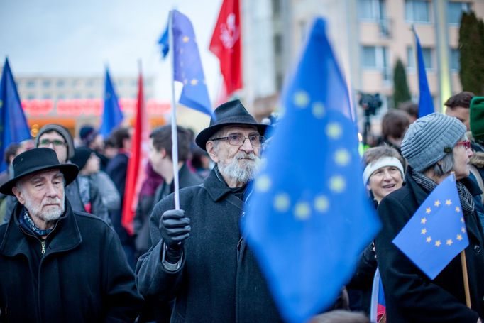 Protesty proti Konferenci evropských protiimigračních stran z frakce Evropa národů a svobody, kterou pořádá SPD.