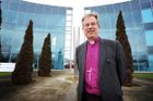 Oxfordský biskup podpořil sňatky homosexuálů. Mrzí mě, že kvůli mně trpěli, přiznal