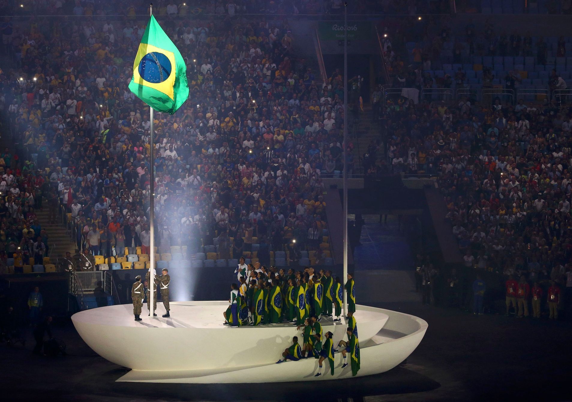 OH 2016, slavnostní zahájení: vyvěšení brazilské vlajky