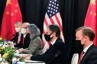Autoritáři i pokrytci. Setkání zástupců USA a Číny začalo slovní přestřelkou