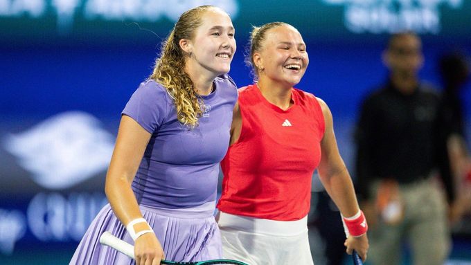 Mirra Andrejevová a Diana Šnajderová