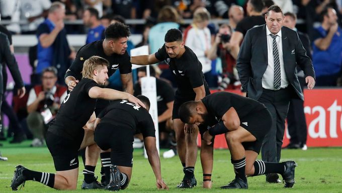 Novozélanďané neměli v semifinále proti Angličanům žádnou šanci a třetí titul v řadě nezískají.