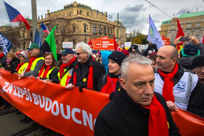 Protest studentů a odborů proti opatřením vlády Petra Fialy.