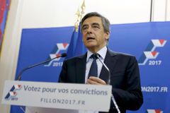 Primárky francouzských republikánů vyhrál obdivovatel Thatcherové Fillon, Sarkozy uznal porážku