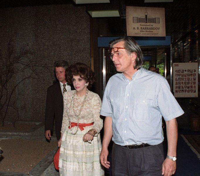 Gina Lollobrigida s Jiřím Bartoškou na karlovarském festivalu, 1995.