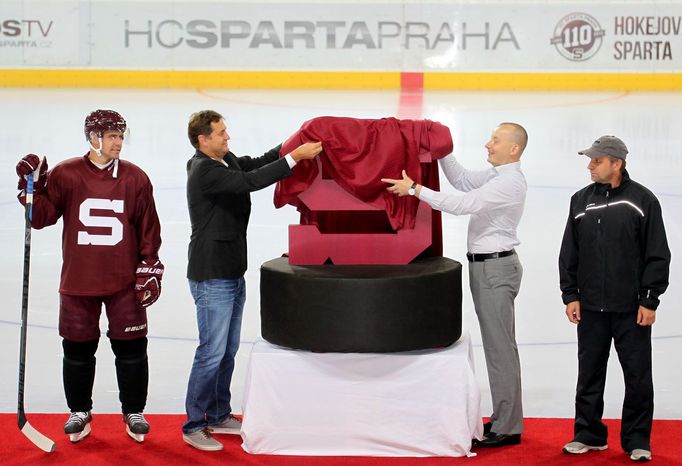 HC Sparta Praha - trénink: logo, Tomáš Rolinek, Petr Bříza, Robert Speychal, Josef Jandač