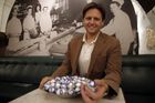 Spor o pralinky Mozartovy koule. Historik zpochybnil autorství cukrárny Fürst