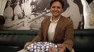 Owner Martin Fuerst poses with original Salzburger Mozartkugeln pralines in the confectionery 'Fuerst' in the Austrian city of Salzburg October 19, 2012. The confectionery Fuerst invented the original Salzburger Mozartskugeln, named after the famous composer Wolfgang Amadeus Mozart, in 1884 and still produces 2.5 million Mozartskugeln pralines per year exclusively by hand. REUTERS/Dominic Ebenbichler (AUSTRIA - Tags: FOOD SOCIETY) Published: Říj. 19, 2012, 3:57 odp.